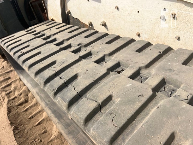 bobcat-t870-image-24