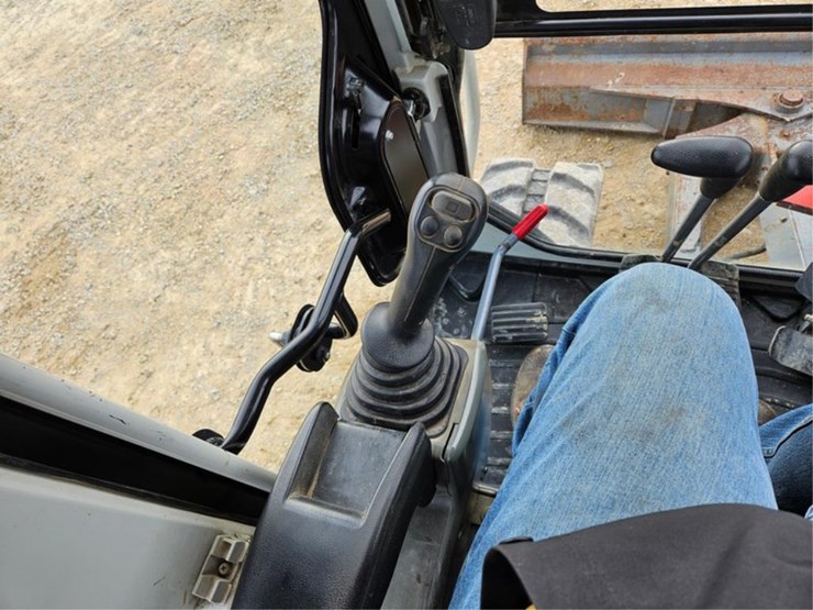 #3422-•-takeuchi-tb260-excavator-image-20