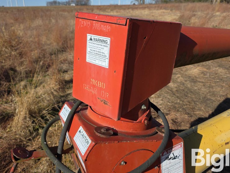 westfield-1060-auger-w/swing-hopper-image-13