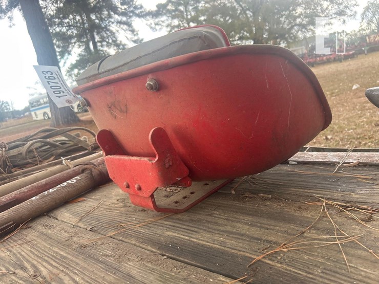 massey-ferguson-seat-image-2