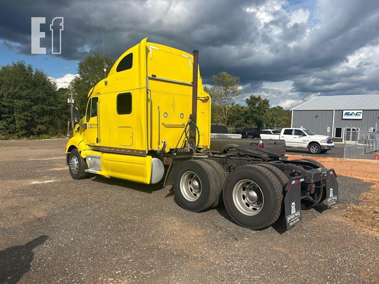 peterbilt-384-image-66