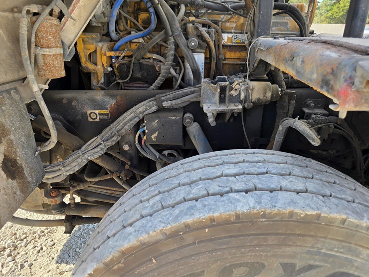 2003-peterbilt-320-image-79