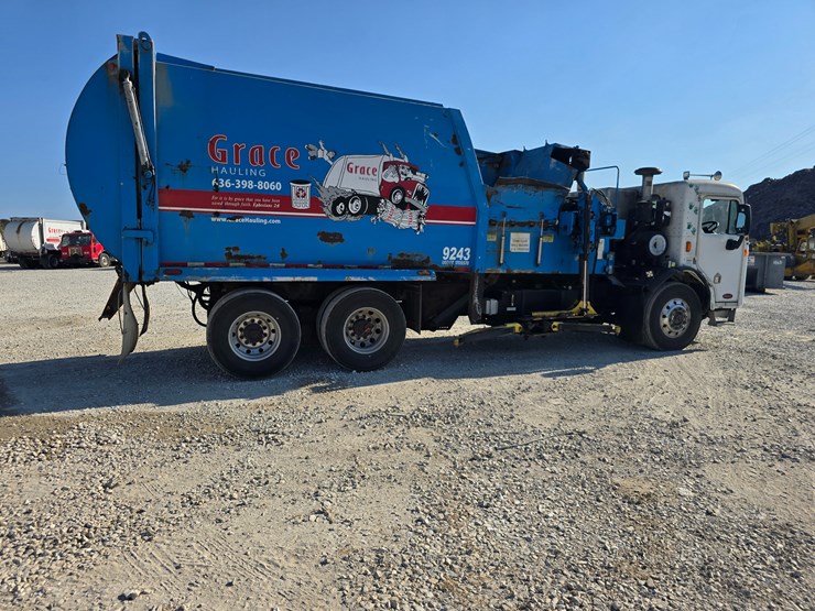 2013-peterbilt-320-image-20