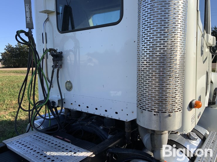 2004-freightliner-columbia-t/a-truck-trailer-image-19