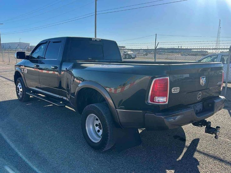 2017-dodge-ram-3500-image-5