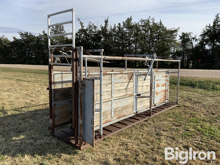 pearson-adjustable-alley-image-1