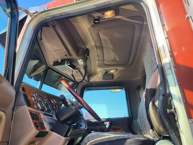 peterbilt-389-image-56