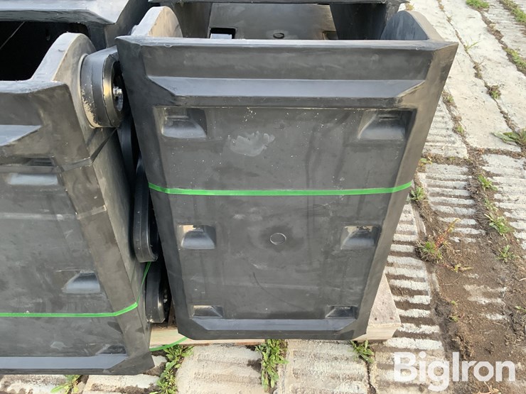 raaft-pivot-tire-tracks-image-17