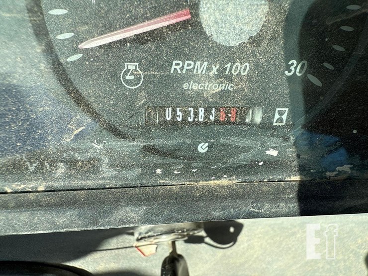 new-holland-b95-image-27