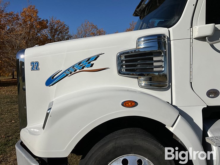 freightliner-122sd-image-14