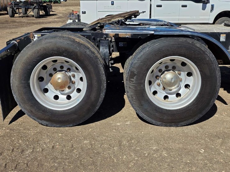 2013-peterbilt-367-image-14