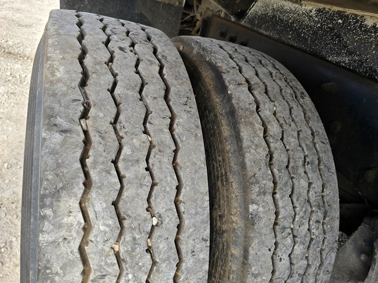 2005-peterbilt-320-image-76