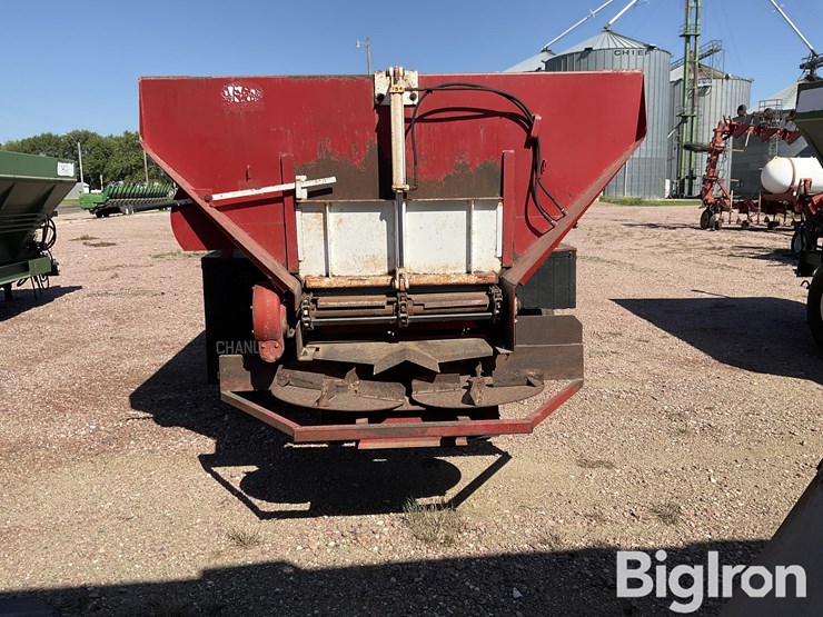 chandler-dry-litter-spreader-image-6