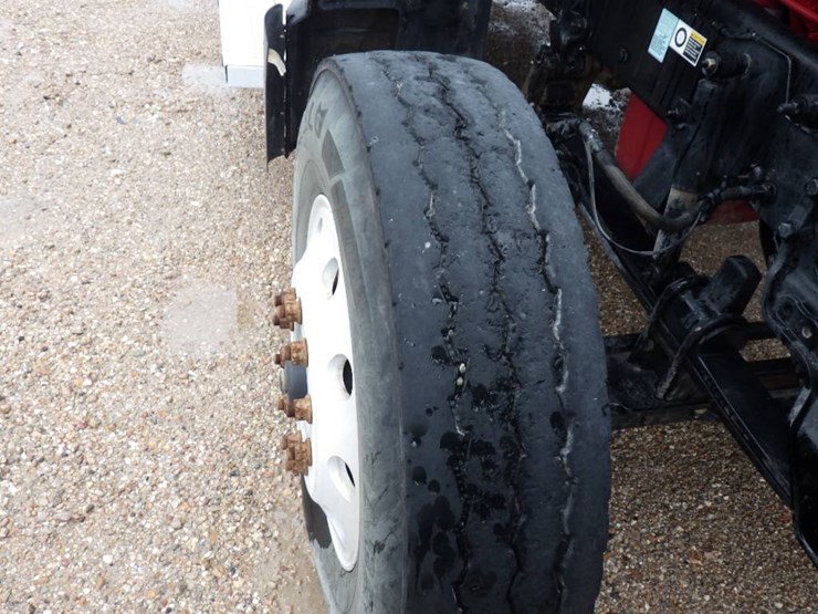 peterbilt-567-image-29