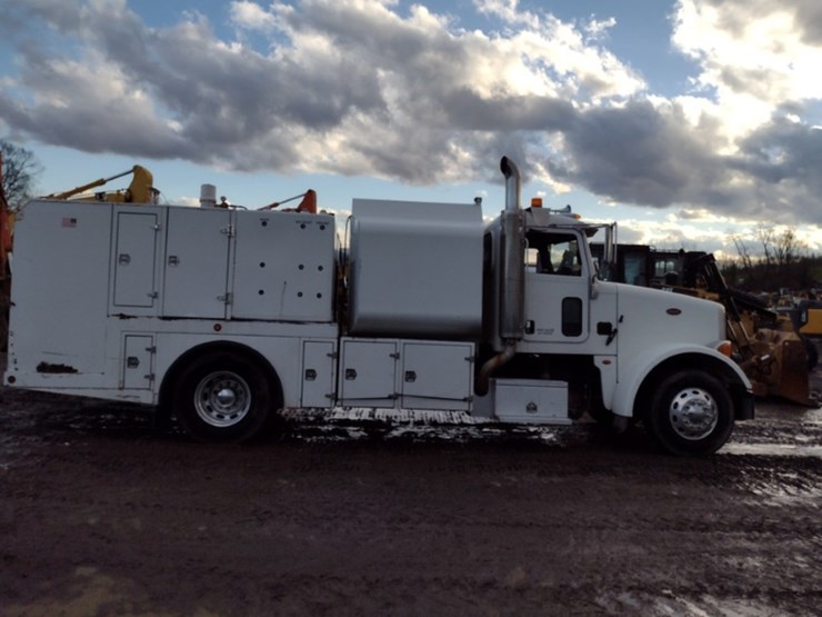 peterbilt-365-image-3