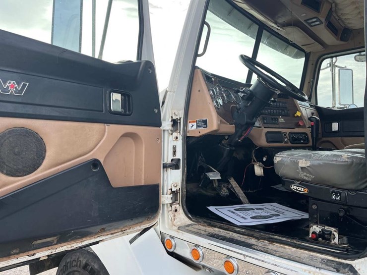 2016-western-star-4900-image-15