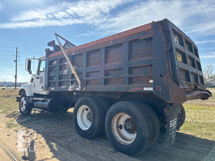 mack-t/a-dump-truck-image-8