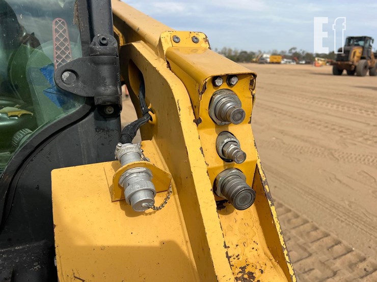 2016-caterpillar-236d-image-11