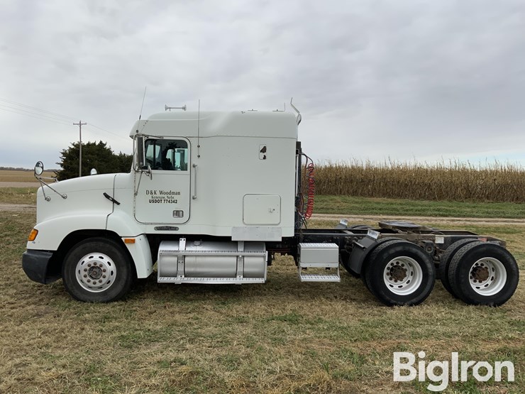 1996-freightliner-fld112-image-8