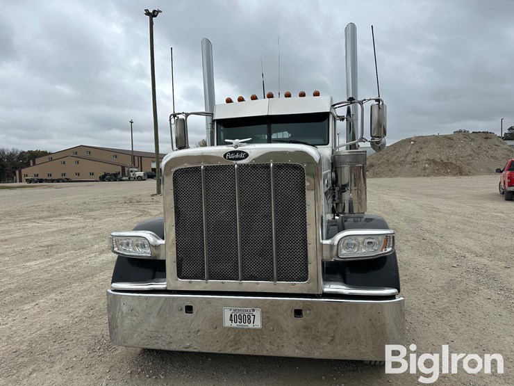 2016-peterbilt-389-image-2