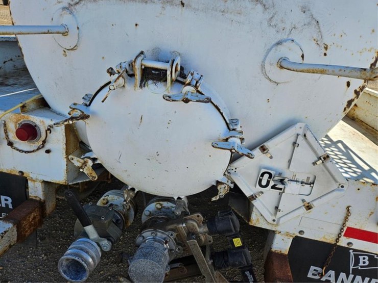 #3272-•-1983-presvac-systems-sewer-vac-image-35