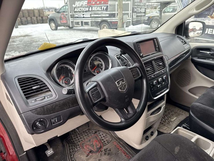 2014-dodge-caravan-image-13