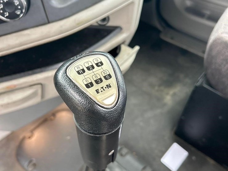 peterbilt-579-image-56