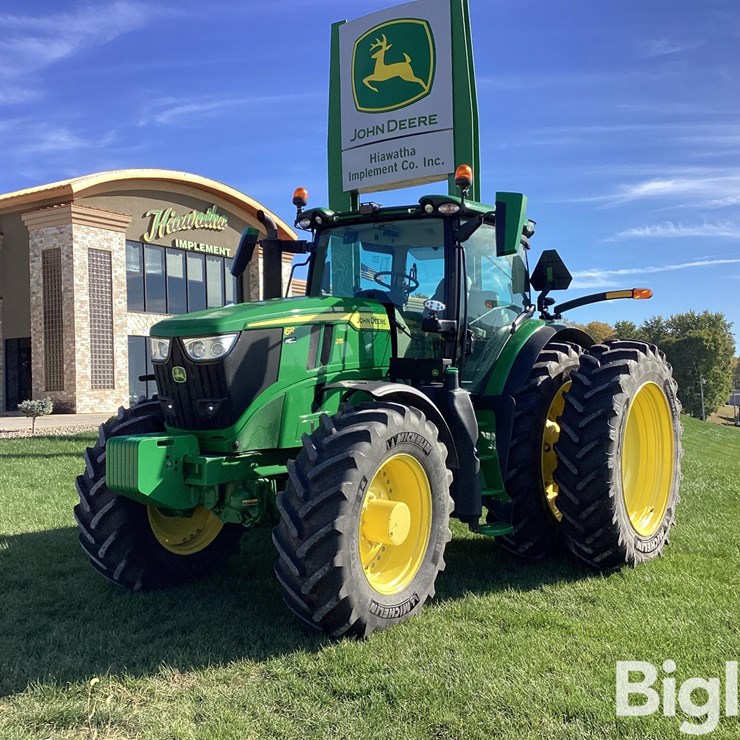 JOHN DEERE 6R 215