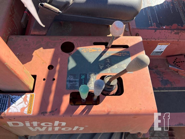 2004-ditch-witch-3700-image-22