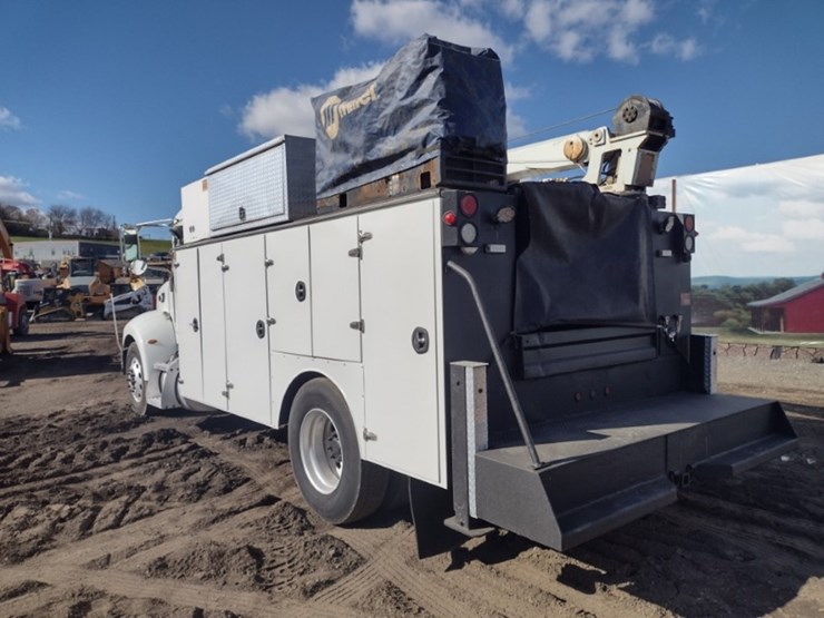 peterbilt-335-image-33