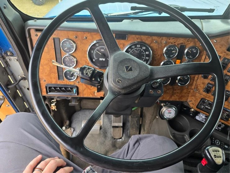 international-9400-image-38