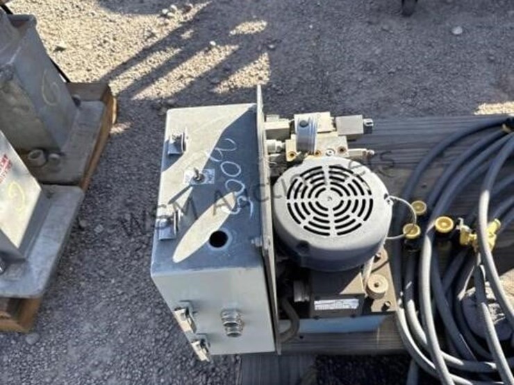 pallet-of-misc-vac-lift-equipment-image-7