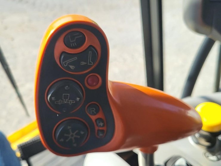 new-holland-cr9040-image-100