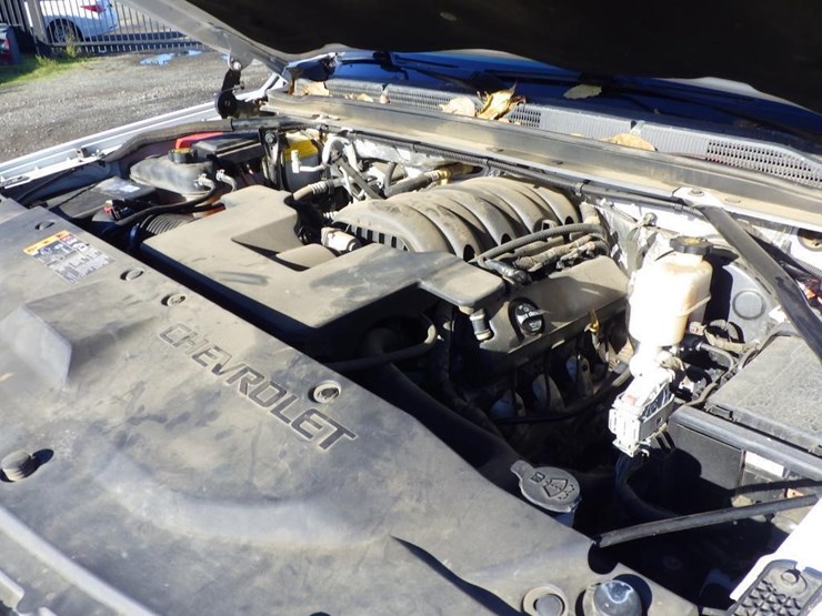 2019-chevrolet-suburban-image-10