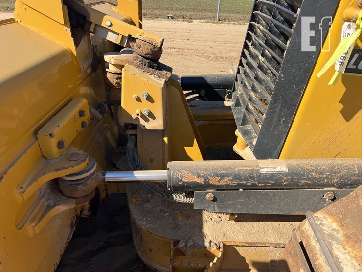 2022-caterpillar-d3-lgp-image-12