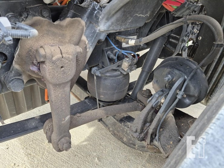 2018-freightliner-cascadia-113-image-25