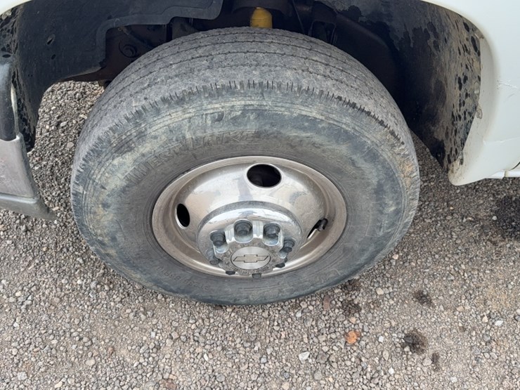 2003-chevrolet-3500-image-12