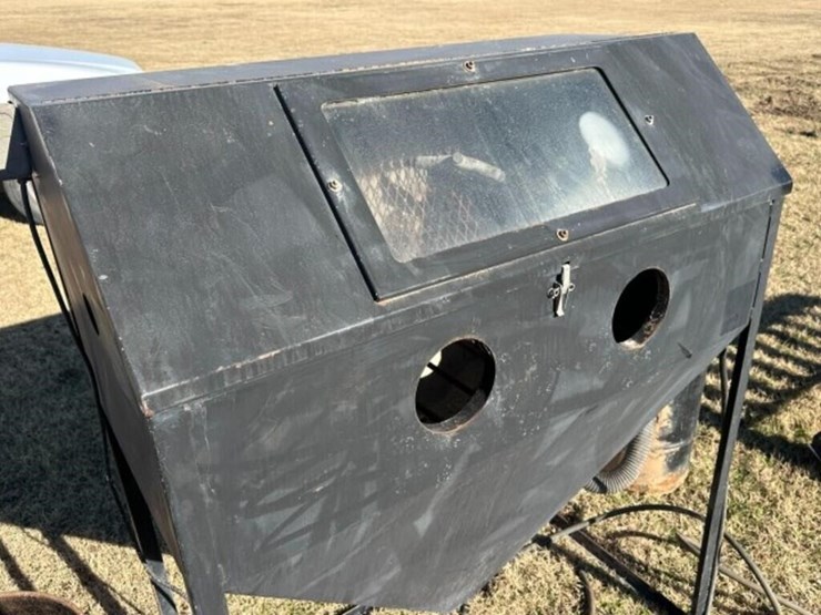 4'-sandblasting-cabinet-image-2