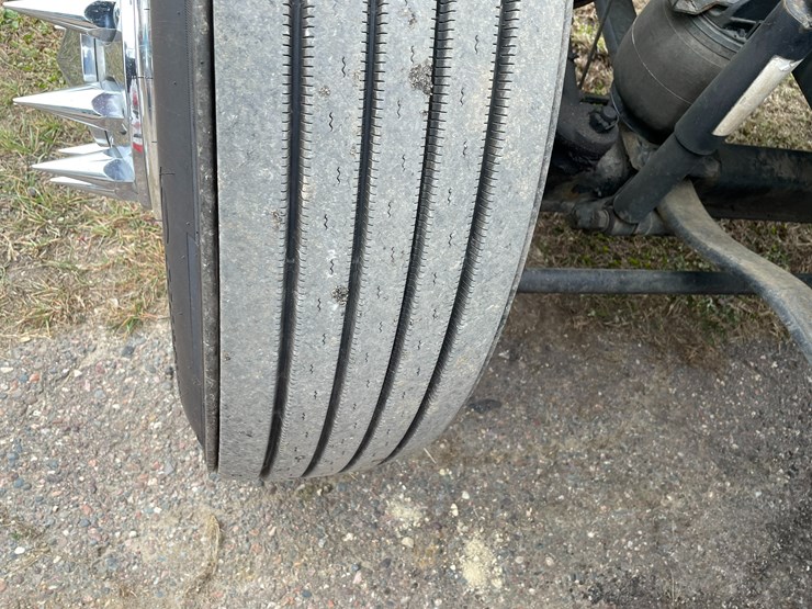 #1043-•-2009-freightliner-semi-(wi-title-in-delay)-image-84