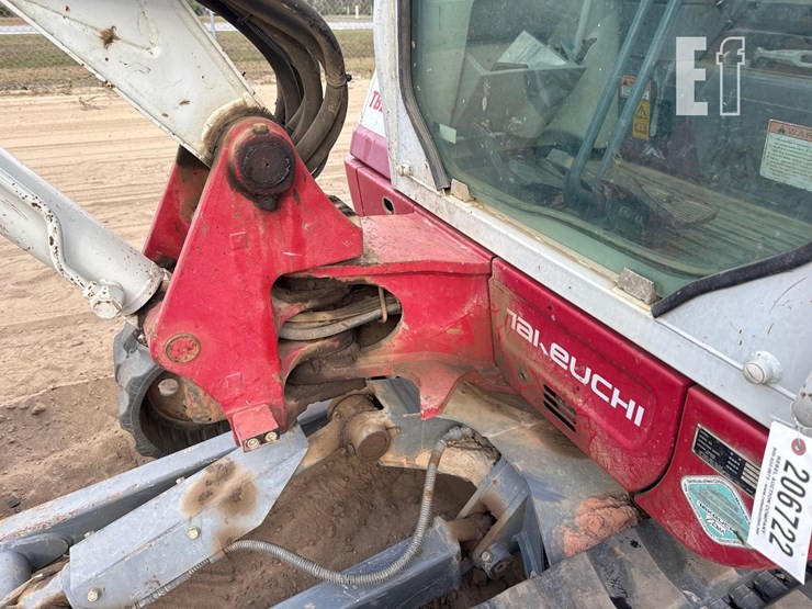 takeuchi-tb235-2-image-18