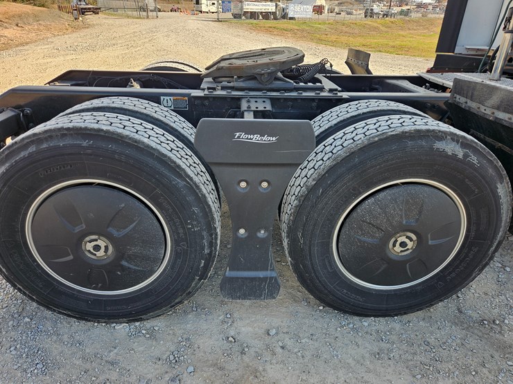 2021-kenworth-t680-image-74