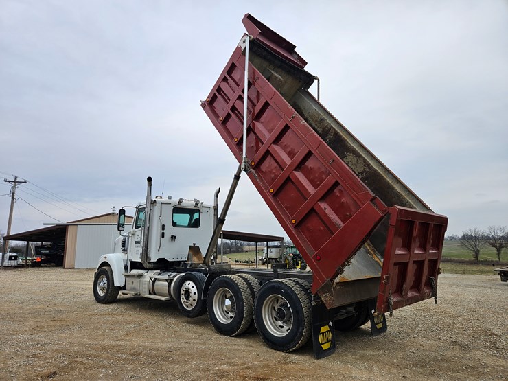 freightliner-122sd-image-33