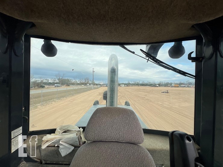 2011-deere-544k-image-36