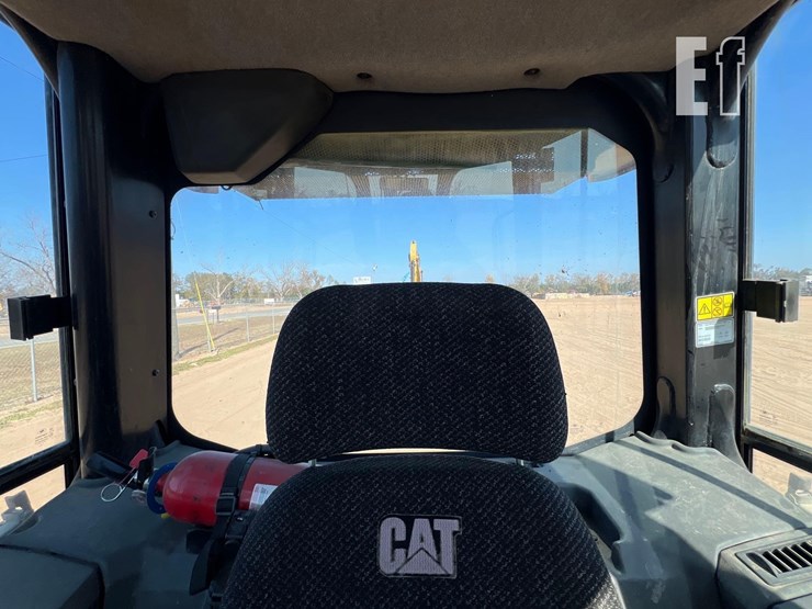 2013-caterpillar-d5k2-lgp-image-40