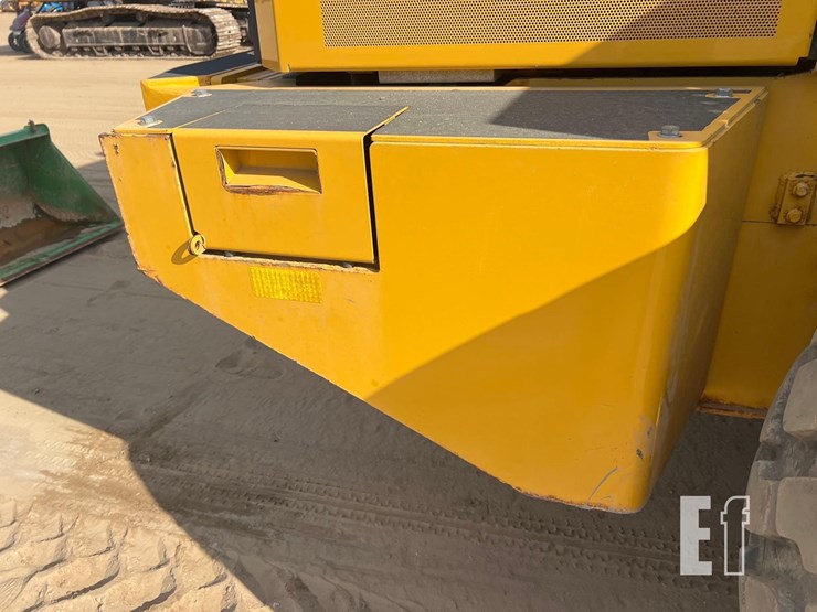 2020-deere-444l-image-18