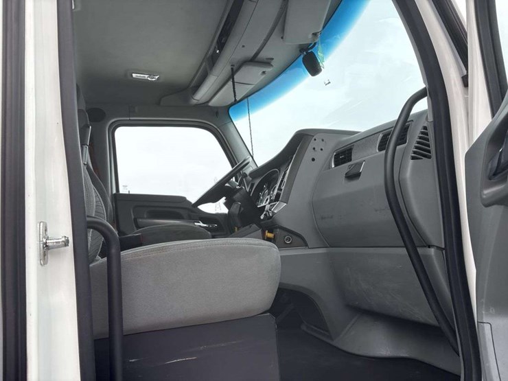 2018-kenworth-t680-image-19