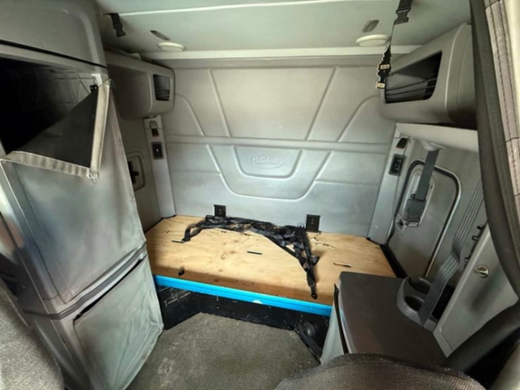 2014-peterbilt-579-image-17