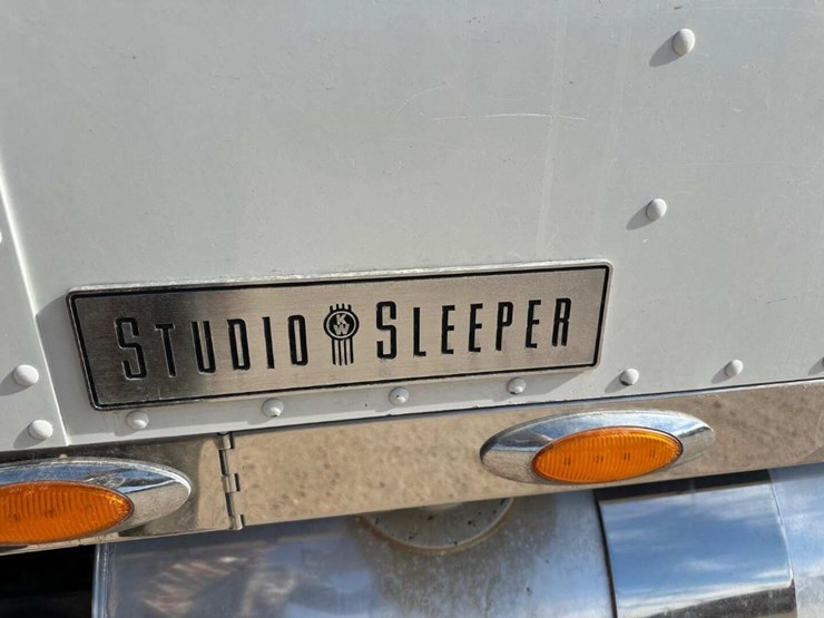 2007-kenworth-w900b-image-12