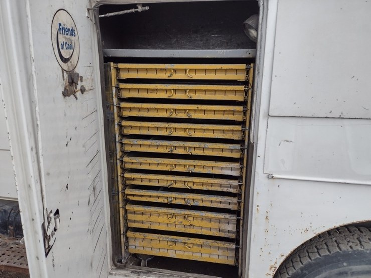 freightliner-fl60-image-37