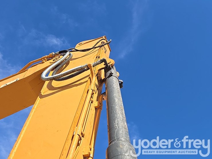 2021-case-cx210-lc-image-59